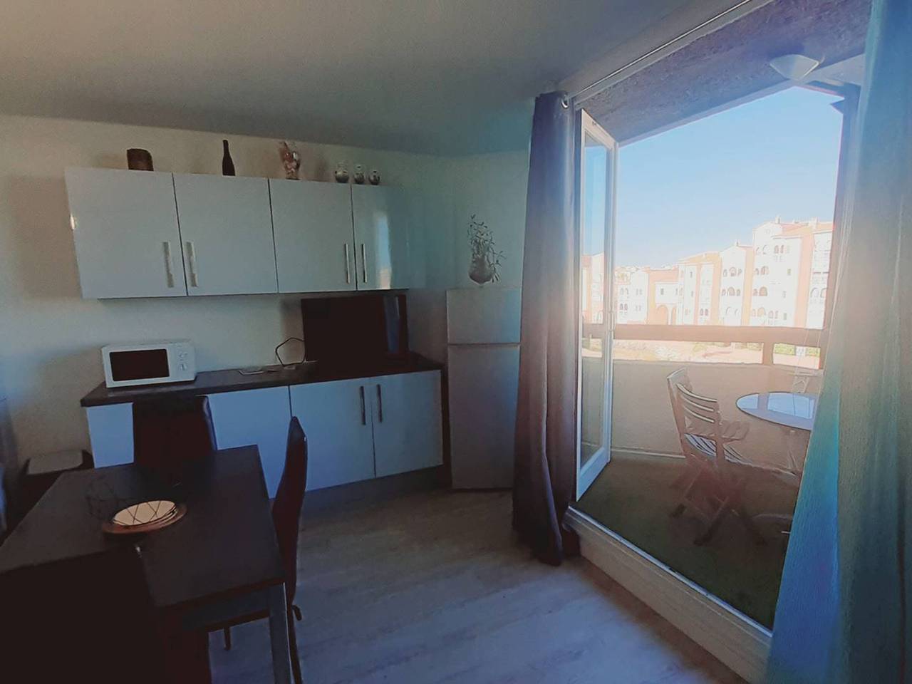 Apartamento entero, Dúplex familiar 2 habitaciones con piscina y estacionamiento, acceso al lago in Le Barcarès, Côte d'Améthyste