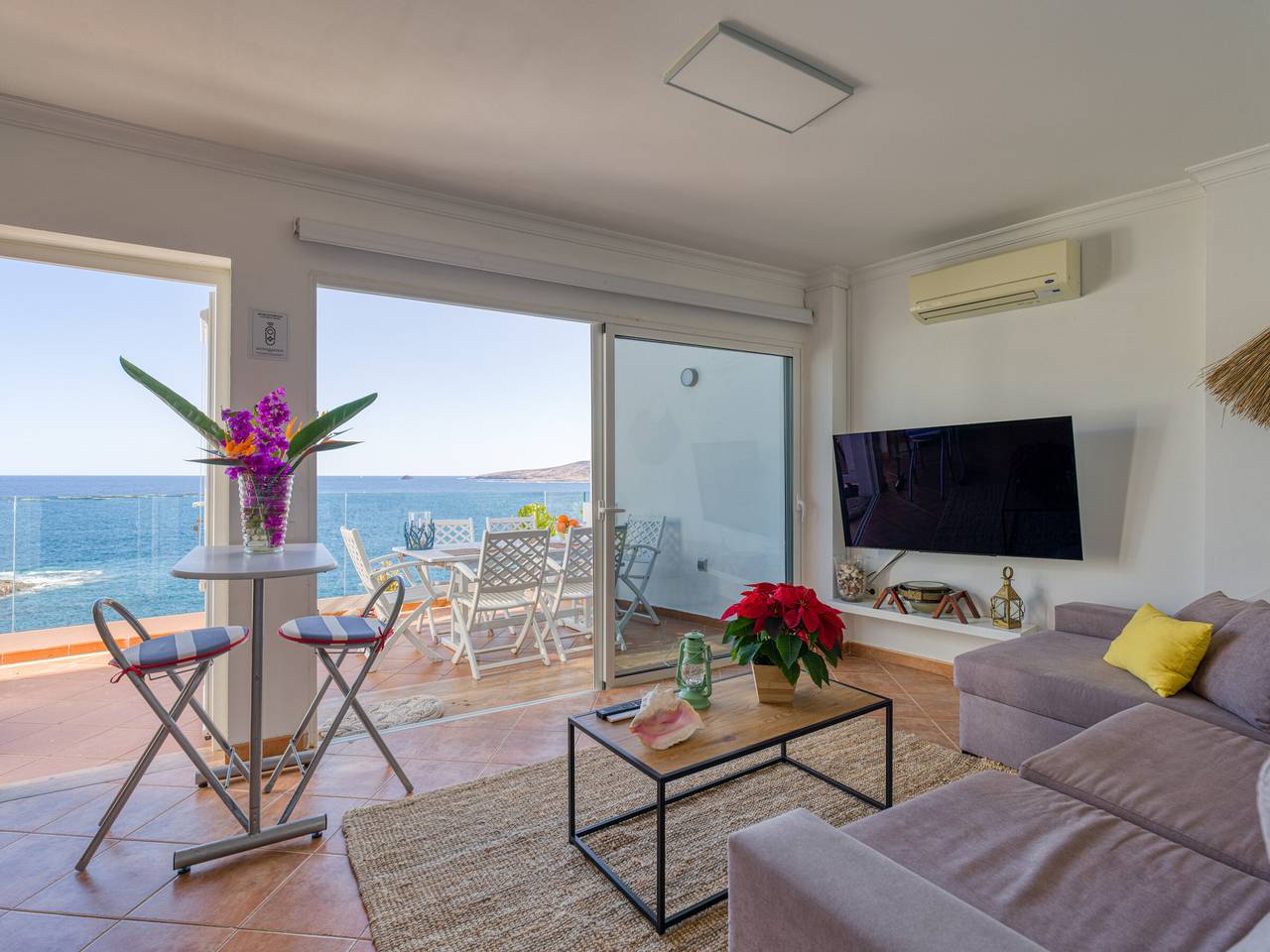 Coastal Holiday Home in Tufia - Light and Terrace in Playa de Tufia, Telde