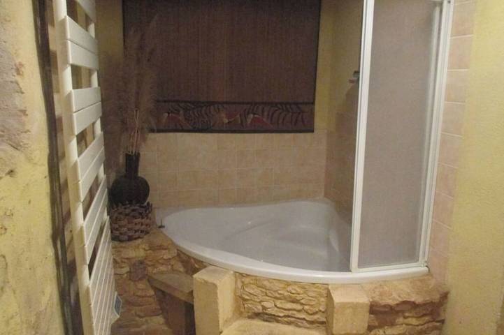 Location de vacances pour 6 personnes, avec terrasse et jardin à Meyrals