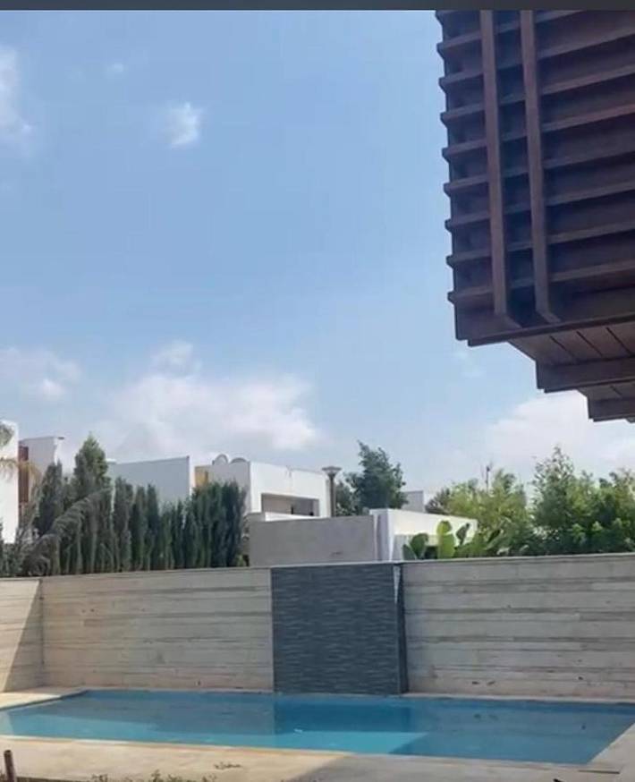 Location de vacances pour 7 personnes, avec vue et jardin ainsi que terrasse et piscine à Bouskoura