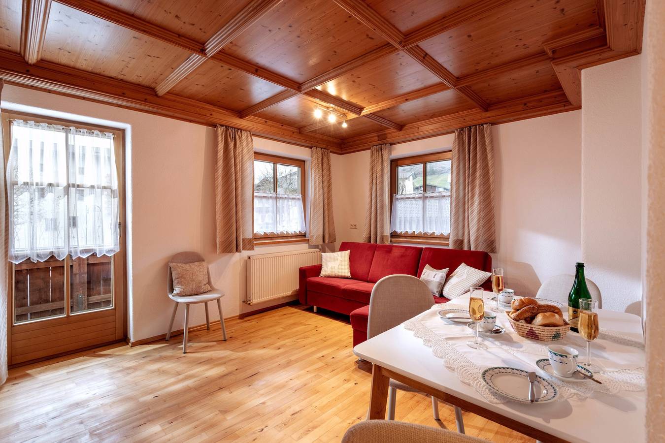 Ganze Wohnung, Apartment „Hans“ mit Bergblick, Balkon und Wlan in Tuxer Alpen, Fügen