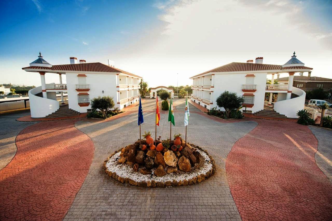 Hotel y Apartamentos Diufain in La Fontanilla, Conil de la Frontera