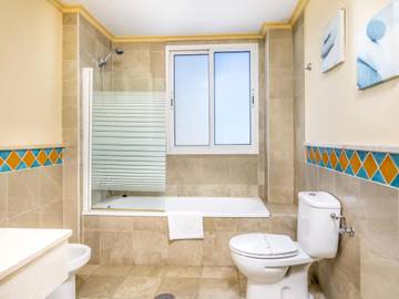 Holiday Apartment for 6 People in Marbella Centre, Marbella, Photo 2