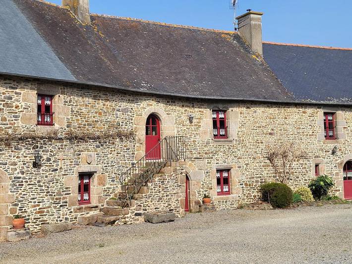 Location de vacances pour 4 personnes, avec vue et jardin à Baguer-Pican - 2