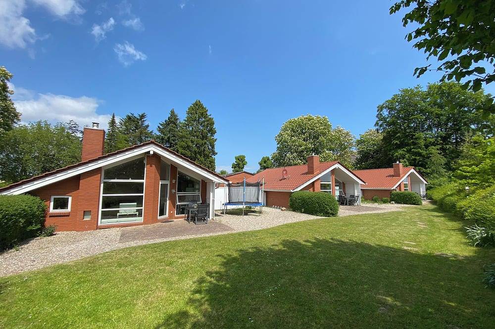 Vacation home with sauna, 5 minutes from the Baltic Sea in Timmendorfer Strand, East Holstein