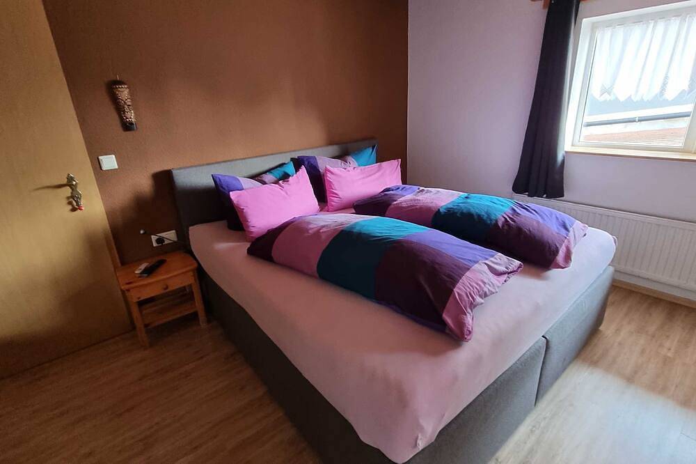 Nichtraucher-Doppelzimmer, 12 qm mit Wc und Dusche - Gästehaus Gravell in Europa-Park, Rust