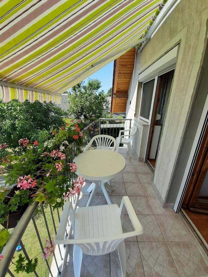 Ferienhaus für 2 Personen, mit Ausblick und Balkon sowie Garten in Balatonszabadi