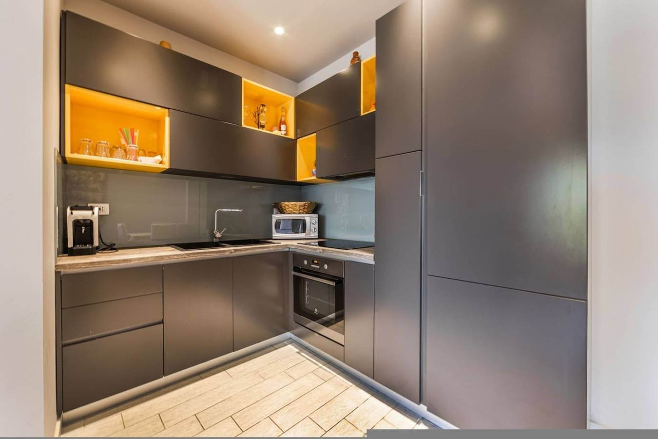Apartamento entero, Aquamarine Poolside Apartment | 1Br & Free Parking in Orikum, Vlorë