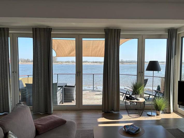 Ferienwohnung für 3 Personen, mit Balkon und Whirlpool sowie Terrasse und Garten in Brake - 3