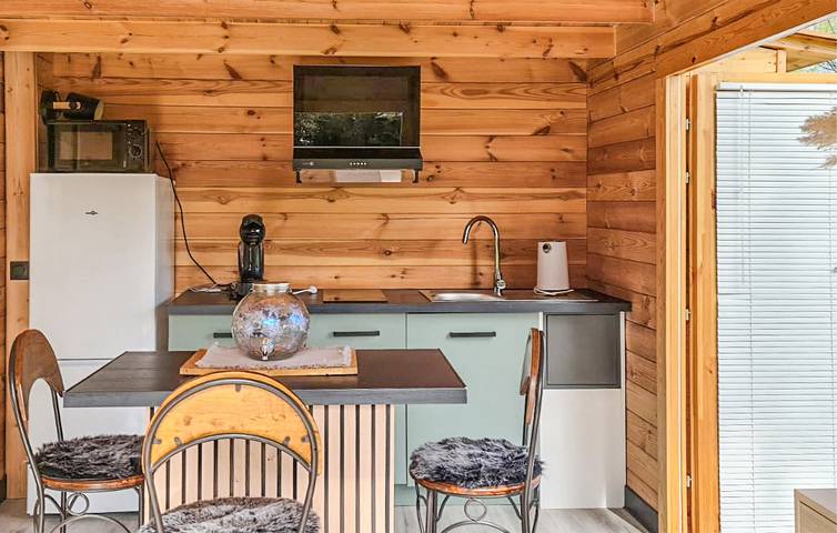 Appartement moderne avec piscine, parking et WiFi in Le Luc, Région de Draguignan