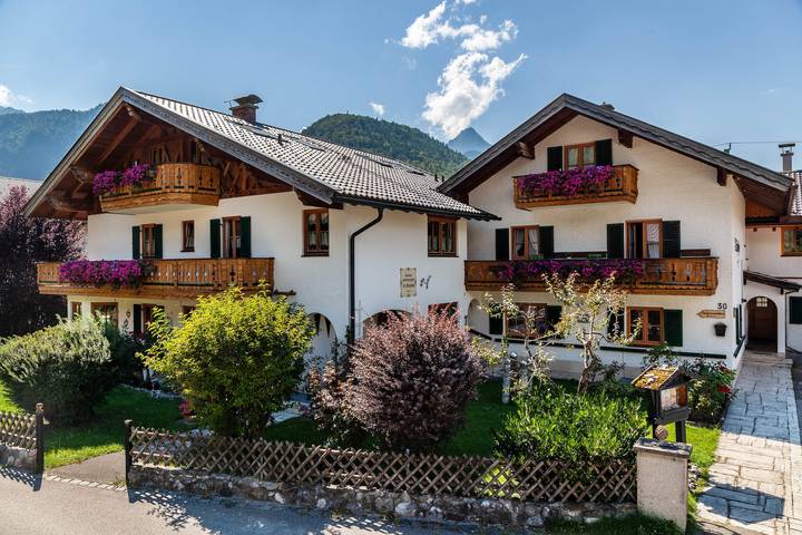 Entire apartment, Apartment 'Wohnung 4' with Mountain View, Balcony and Wi-Fi in Mittenwald, Bavarian Alps