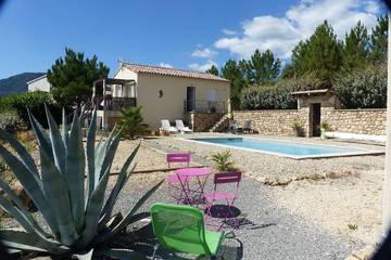 Agriturismo pour 5 personnes, avec piscine à Les Salelles