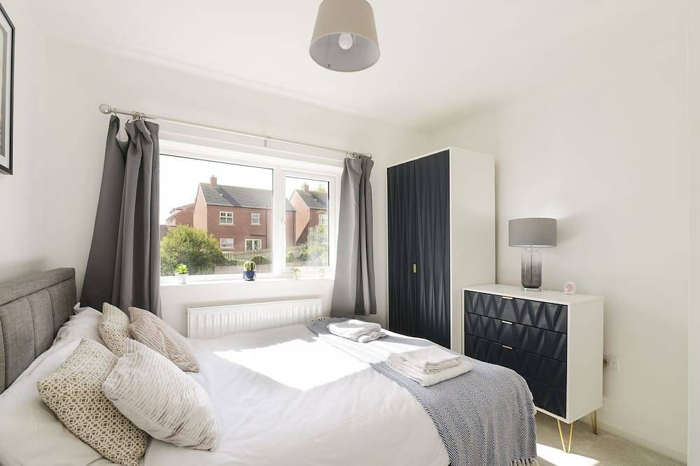 Alderton House - Spacious 3 Bed with Parking in Nottingham, East Midlands