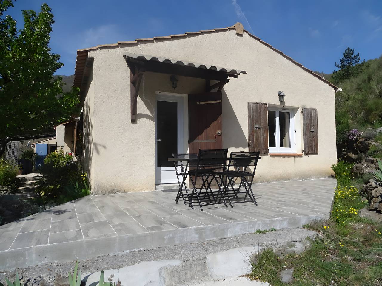 Casa Vacacional 'Les Iris' con Vista a la Montaña, Terraza Privada y Wi-Fi in La Robine-sur-Galabre, Alpes de Alta Provenza