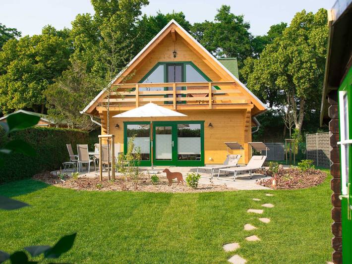Ferienhaus für 4 Personen, mit Balkon und Terrasse sowie Garten und Sauna in Neukalen