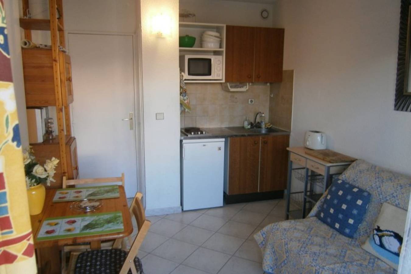 Entire apartment, Comfortable Flat With Balcony, Cannes City Centre in Cannes, Mediterranean Coast (France)