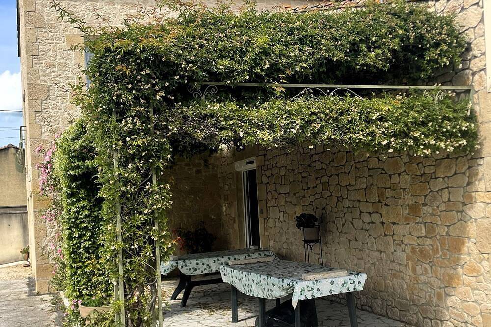 Ganze Wohnung, Wöchentliche Vermietung von Touristenunterkünften ***, Klimaanlage, Schwimmbad, privater Parkplatz in Montaren-et-Saint-Médiers, Nimes und Umgebung