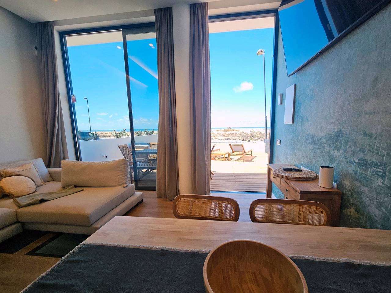 Entire apartment, Vacation Apartment 'Maar Suites Cotillo 2 - Seafront' with Sea View, Private Terrace and Wi-Fi in El Cotillo, La Oliva