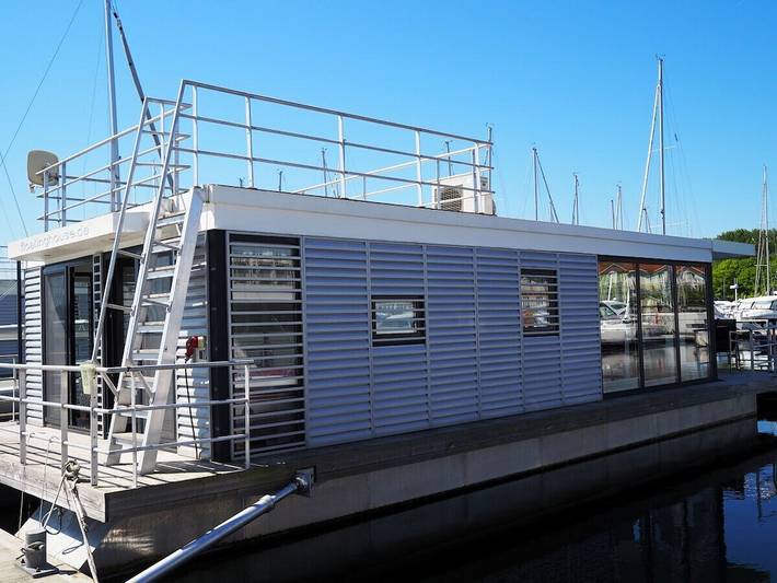 Hausboot für 4 Personen, mit Terrasse in Boltenhagen