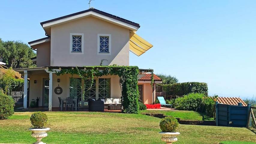 Villa per 8 persone, con Giardino e Piscina nonché Panorama a Pietrasanta