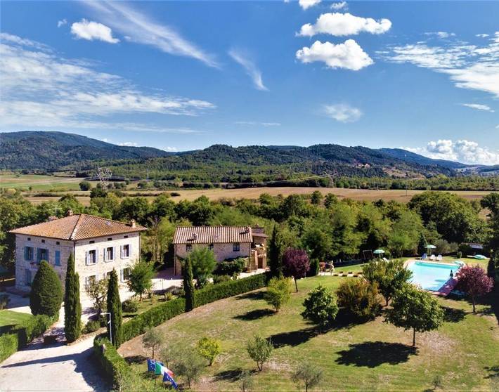 Agriturismo per 7 persone, con piscina per bambini e giardino nonché panorama e piscina in Casole d'Elsa