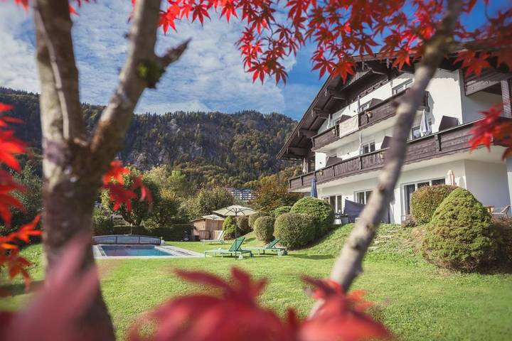 Apartmenthotel für 2 Personen, mit Balkon und Terrasse sowie Garten und Seeblick in St. Gilgen