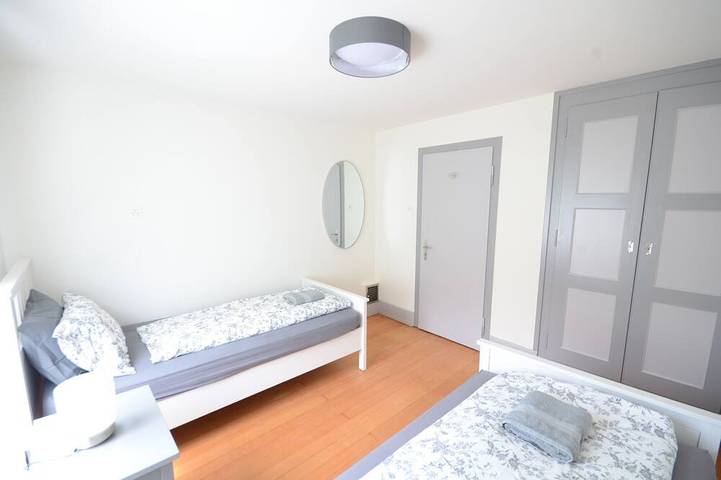 Ganze Wohnung, Wohnung 1 am See.  Herrliche Aussicht und ruhige Lage.  Sehr berühmt in Bönigen b. Interlaken, Bönigen