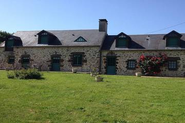 Gîte pour 12 personnes, avec terrasse et jardin, animaux acceptés à Mont-Saint-Jean