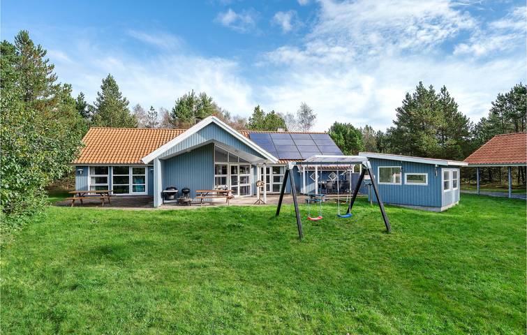 Ferienhaus für 10 Personen, mit Terrasse und Whirlpool sowie Pool und Sauna in Bratten - 2