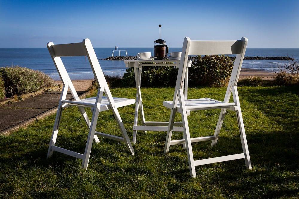 \"Beaches\" Sea Front House with Full Sea Views, Northumberland Coast. in Newbiggin-by-the-Sea, Northumberland