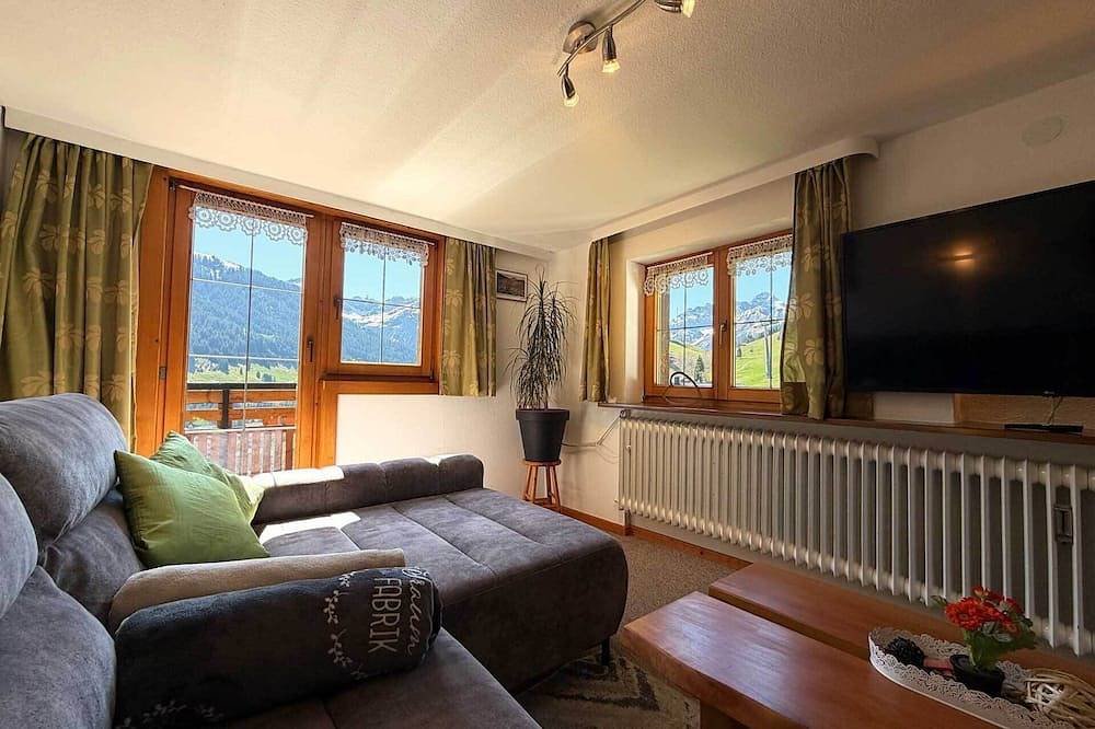 Ganze Wohnung, Ferienwohnung mit zwei Schlafzimmern und Balkon in Hirschegg Kleinwalsertal, Mittelberg