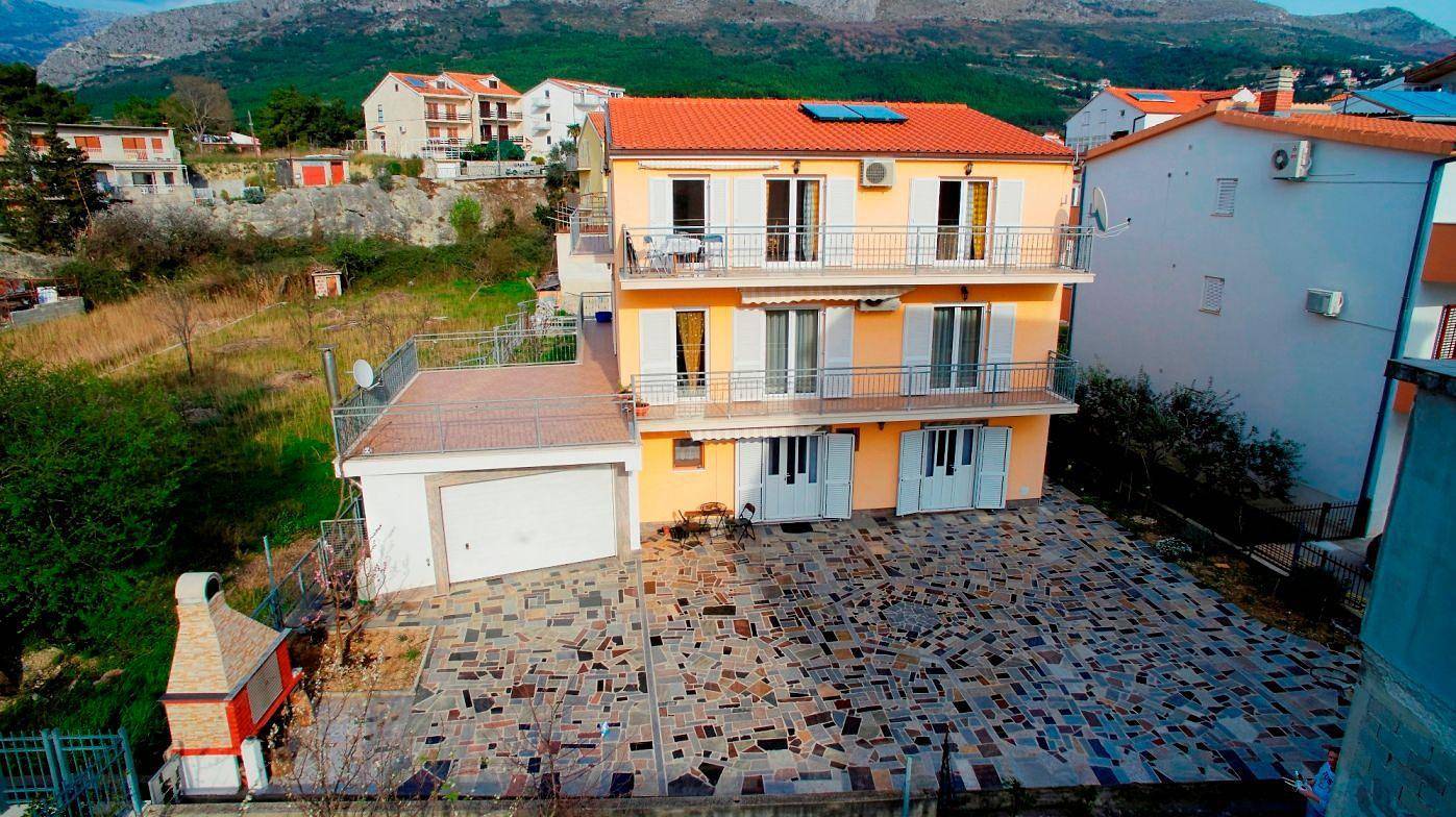 Ganze Ferienwohnung, Ferienwohnung für acht Personen mit Balkon in Stobrec, Split-Dalmatien