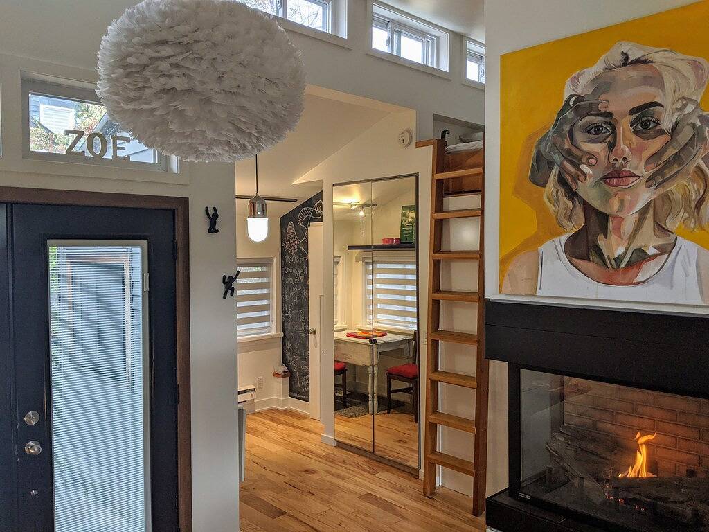 Entire apartment, Adorable mini-house in heart of Trinity Bellwoods in Toronto, Lake Ontario (Canada)