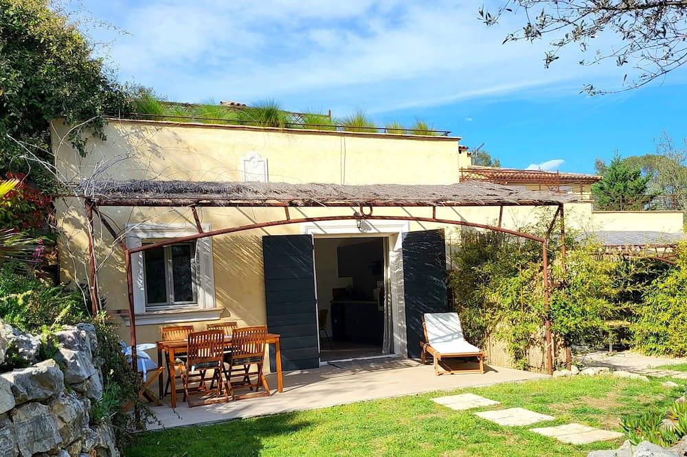 Entire apartment, Lovely detached apartment with swimming pool in the Var in Trans-en-Provence, Draguignan region