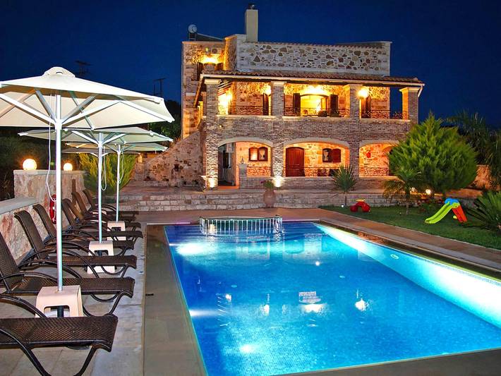 Villa for 10 personer, Balkong og Terrasse i tillegg til Hage og Badebasseng i Platanias Kommune