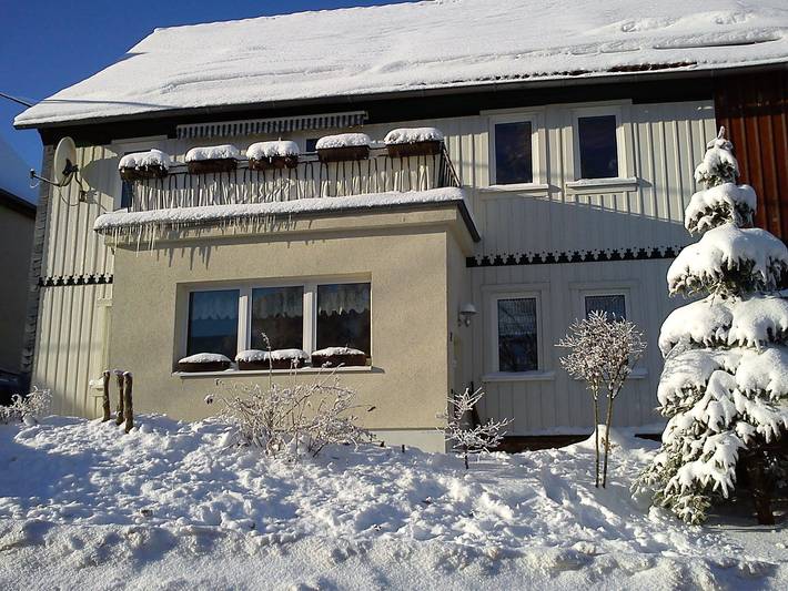 Ferienwohnung für 4 Personen, mit Balkon und Terrasse sowie Garten und Pool in Hüttenrode