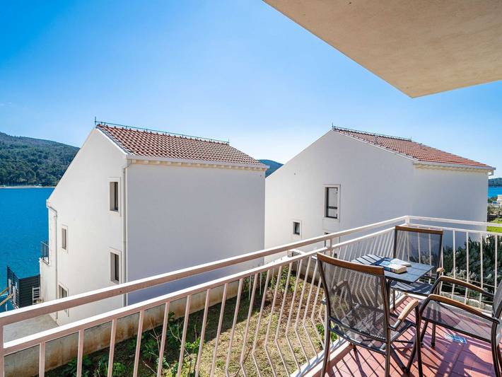 Apartamento entero, Apartment Bobić- Three Bedroom Apartment with Balcony and Sea View in Slano, Condado de Dubrovnik-Neretva