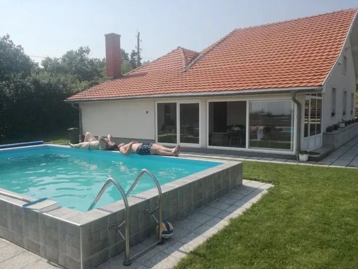 Villa pour 8 personnes, avec piscine ainsi que jardin et vue, animaux acceptés - 1