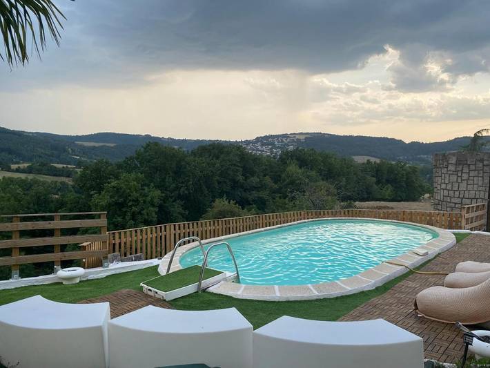 Appartement de vacances pour 4 personnes, avec Terrasse et Jacuzzi ainsi que Jardin et Piscine