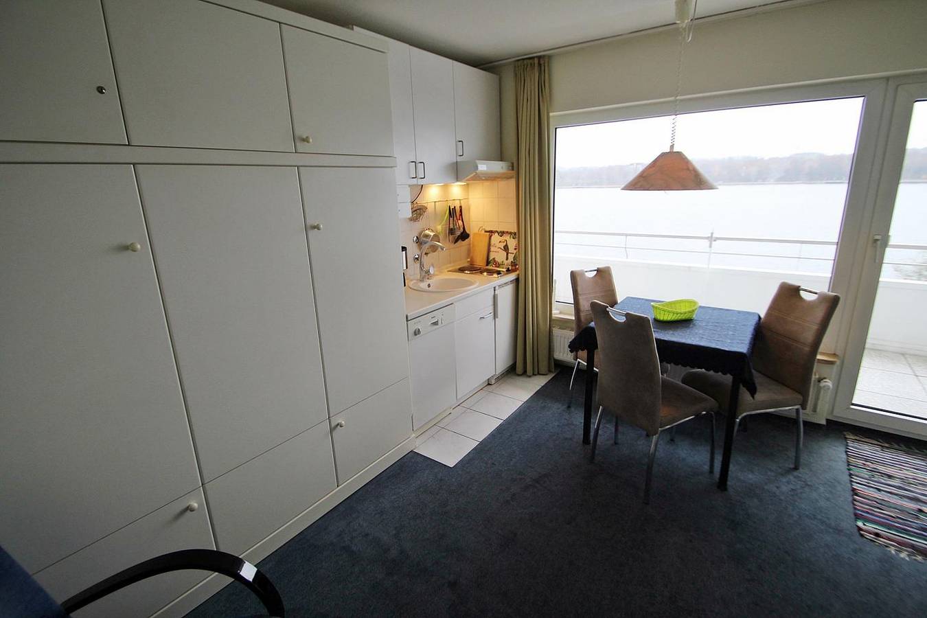 Ganze Wohnung, Sonniges Studio-Appartement in der 2. Etage mit Süd-Balkon und herrlichem Blick auf den Binnensee. in Steinwarder, Heiligenhafen