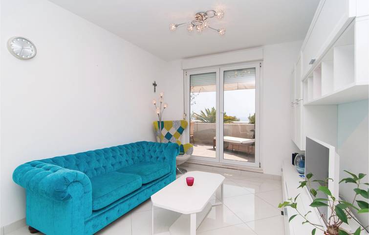 Ganze Ferienwohnung, Gemütliche 1-Zimmer-Wohnung mit Terrasse, WLAN und Garage in Strandnähe in Split, Split-Dalmatien