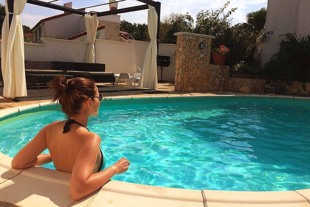 Schönes Appartement, 125 Meter vom Meer entfernt, Gemeinschafts- Pool & Jacuzzi in Banjole, Südküste Istrien