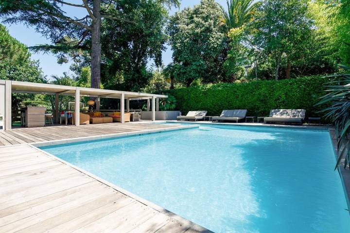 Villa pour 13 personnes, avec jardin ainsi que piscine et terrasse à Cannes