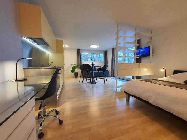 Ferienwohnung für 3 Personen, mit Whirlpool und Terrasse sowie Garten und Ausblick