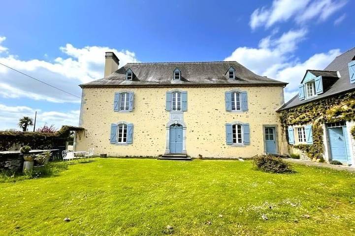 Location de vacances pour 9 personnes, avec jardin dans Lucgarier