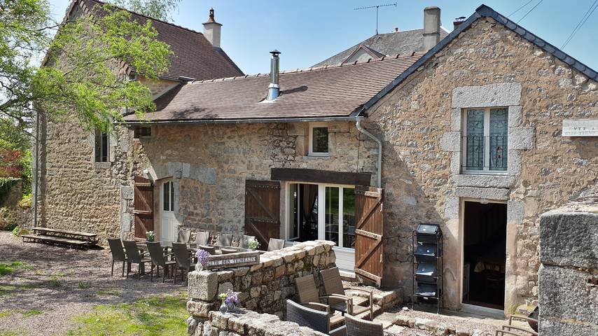 Gîte pour 14 personnes, avec terrasse et jardin, animaux acceptés