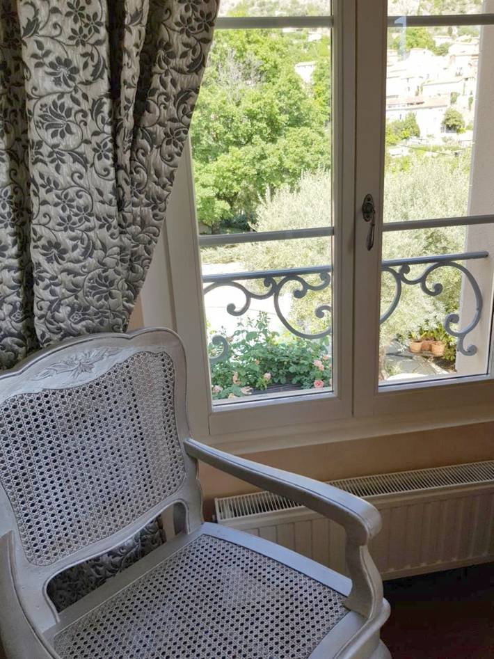 Chambre d’hôte pour 2 personnes, avec piscine et jardin ainsi que terrasse et vue à Moustiers-Sainte-Marie - 3