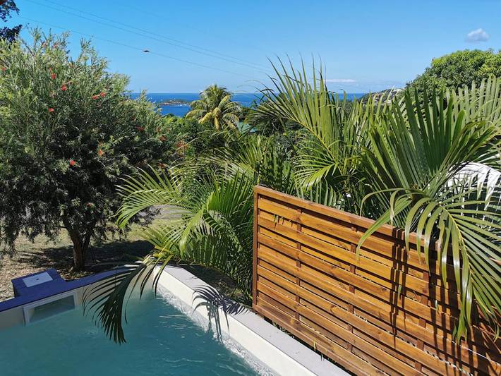Bungalow pour 5 personnes, avec piscine ainsi que terrasse et jardin