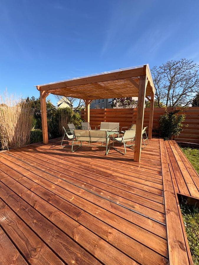 Location de vacances pour 10 personnes, avec jardin à Le Vivier-sur-Mer - 2