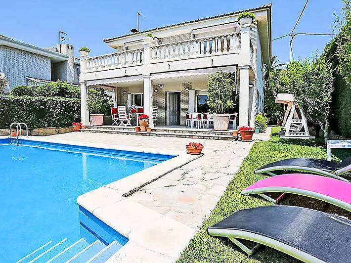 Chalet para 8 personas, con jardín y piscina en Vilafortuny